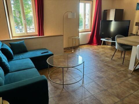 Logis Hotel Restaurant De La Poste Pontgibaud Bagian luar foto