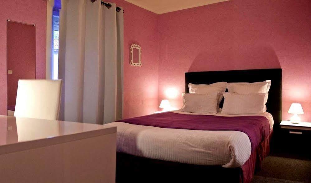 Logis Hotel Restaurant De La Poste Pontgibaud Bagian luar foto