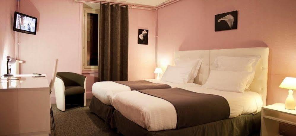 Logis Hotel Restaurant De La Poste Pontgibaud Bagian luar foto